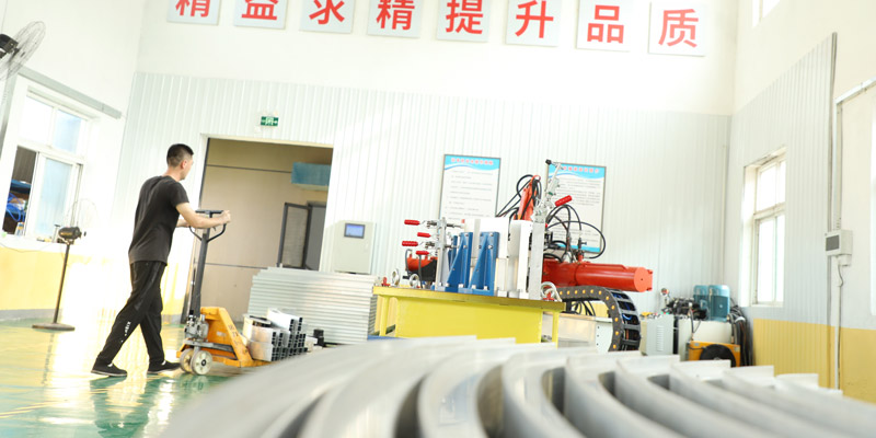 北京拉彎加工廠工業鋁型材折彎時會出現哪些問題