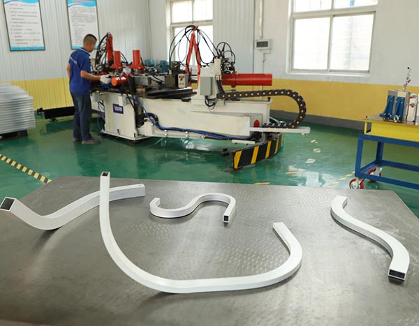 北京盛達(dá)偉業(yè)型材拉彎廠：采用人工智能拉彎加工技術(shù)服務(wù)全球各地的需求用戶