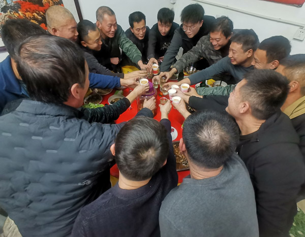 《感恩有你，“職”迎新生——北京型材拉彎廠感恩節特別聚餐》