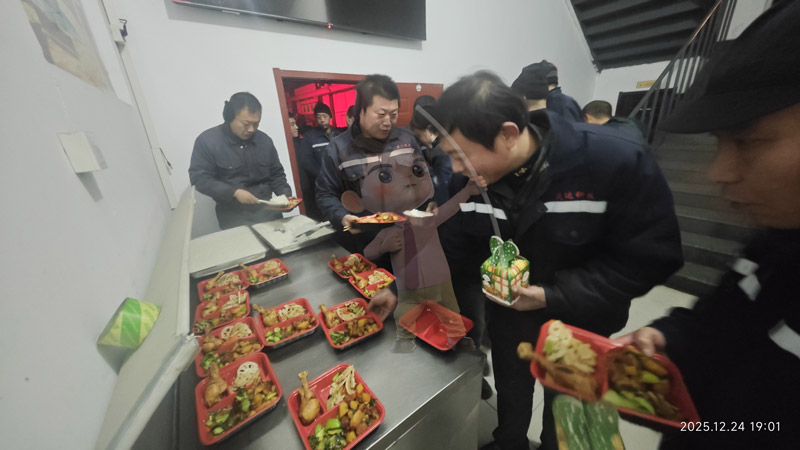 北京型材拉彎廠的平安夜重不重要？當然重要，更重要的是平安喜樂，愿盛達拉彎人所念皆所愿，平安順遂、喜樂無憂！ 