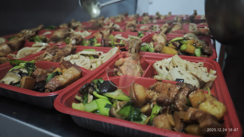 北京型材拉彎廠的平安夜重不重要？當然重要，更重要的是平安喜樂，愿盛達拉彎人所念皆所愿，平安順遂、喜樂無憂！